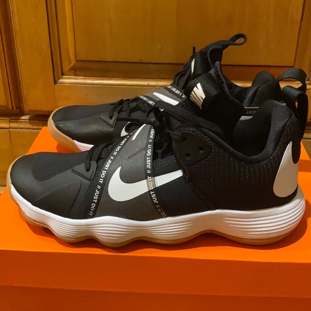 women’s nike react hyper set volleyball shoes
